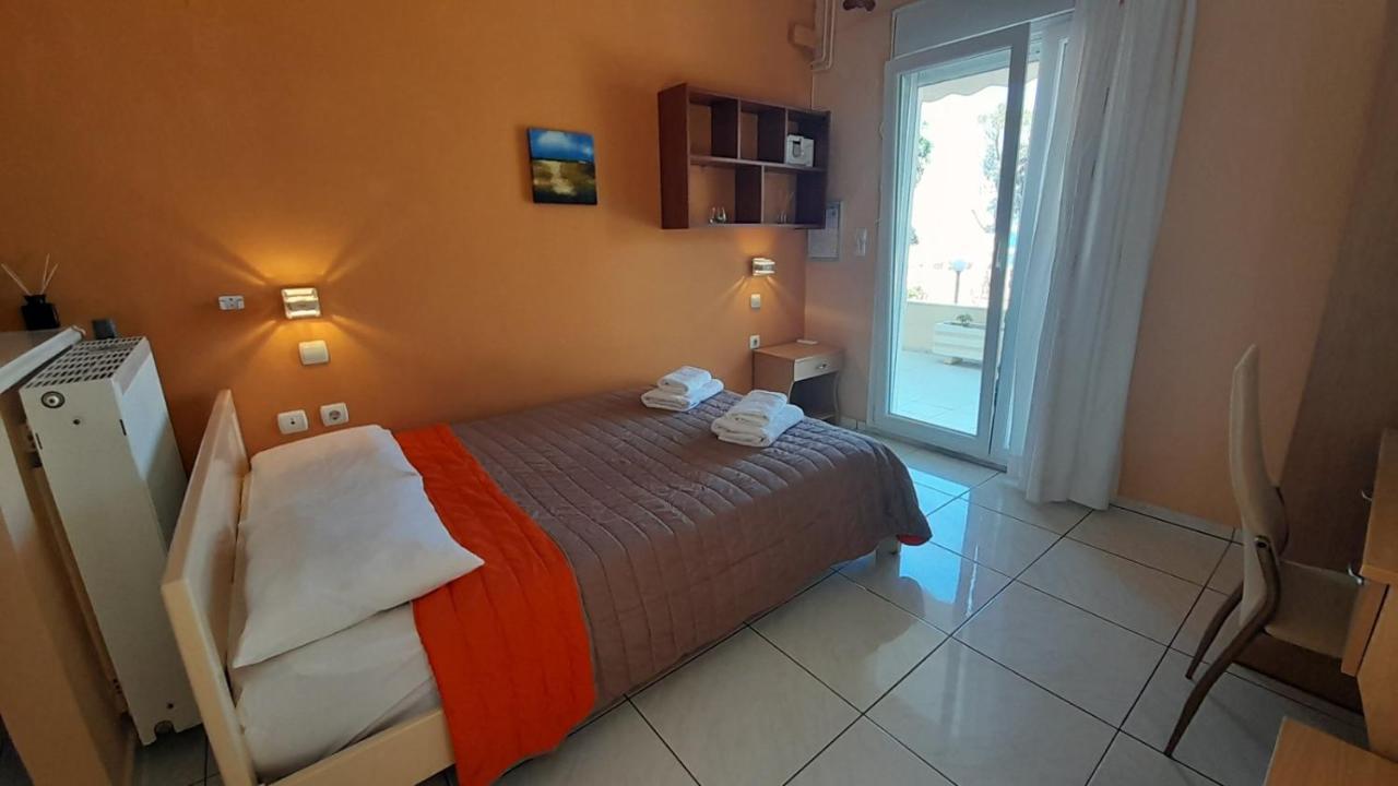 Angela Studios Karfas Luaran gambar