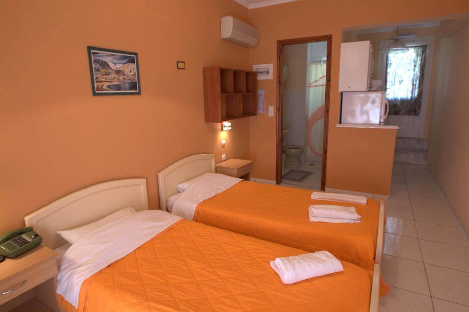 Angela Studios Karfas Luaran gambar