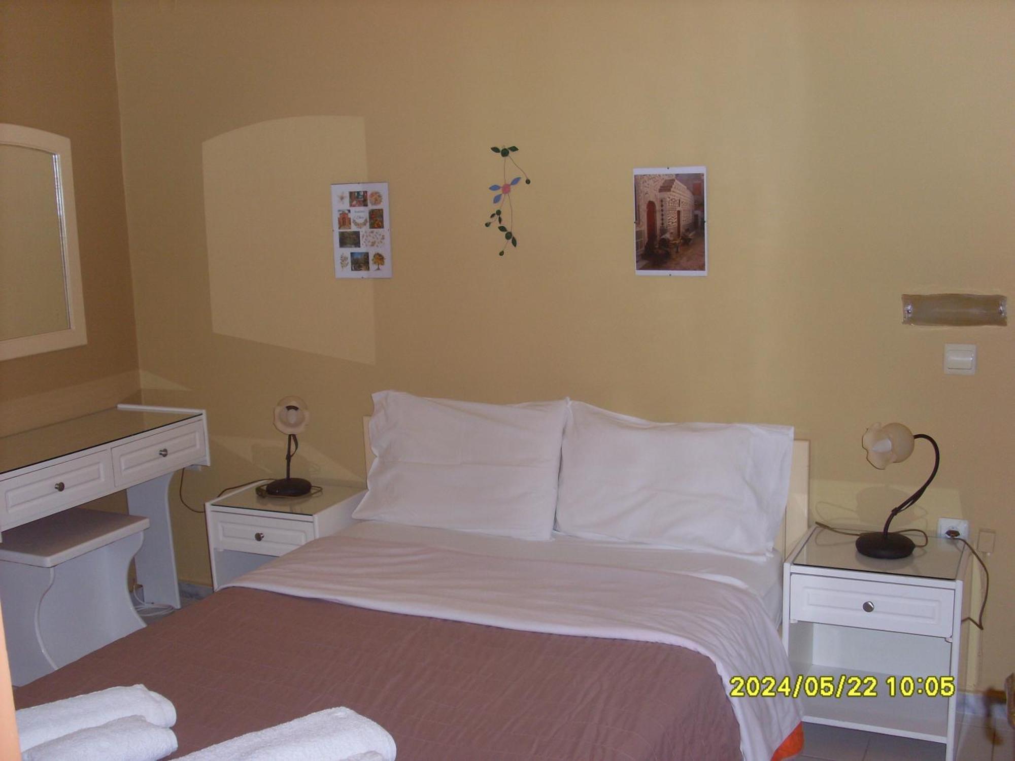 Angela Studios Karfas Luaran gambar
