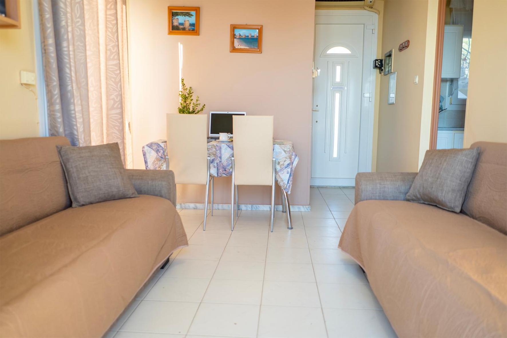 Angela Studios Karfas Luaran gambar
