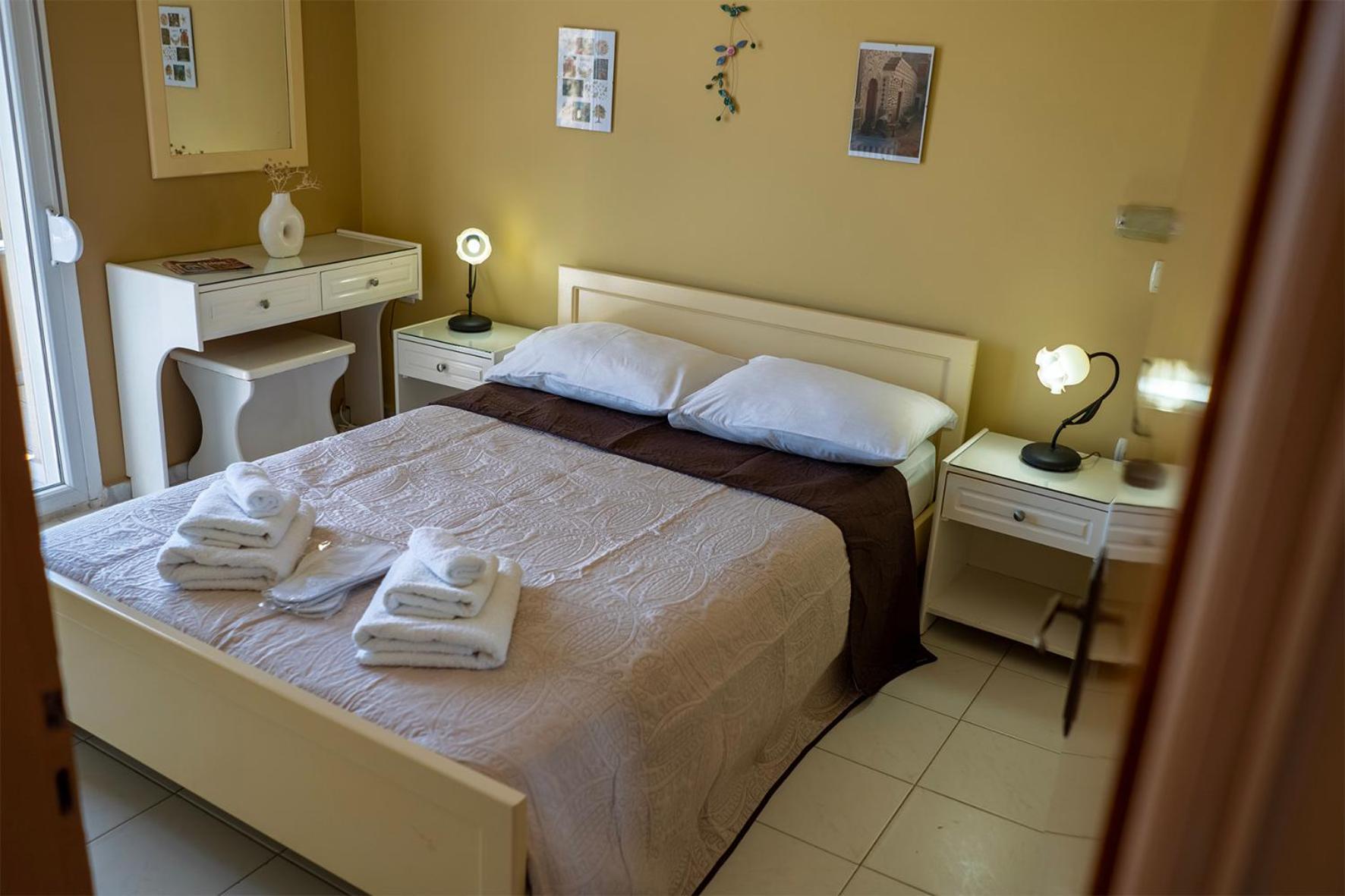 Angela Studios Karfas Luaran gambar